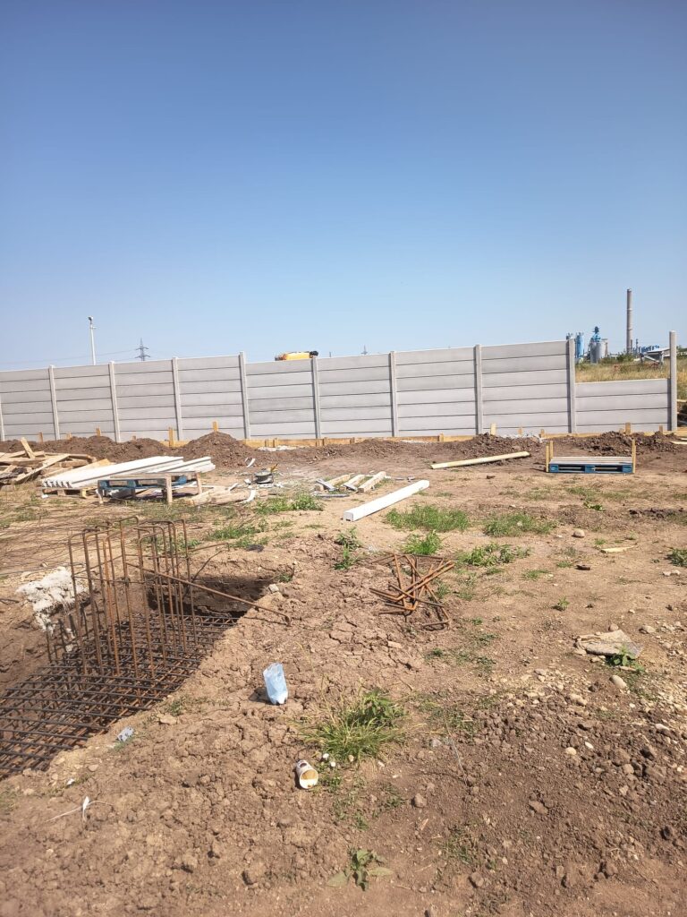 Montaj gard prefabricat din beton